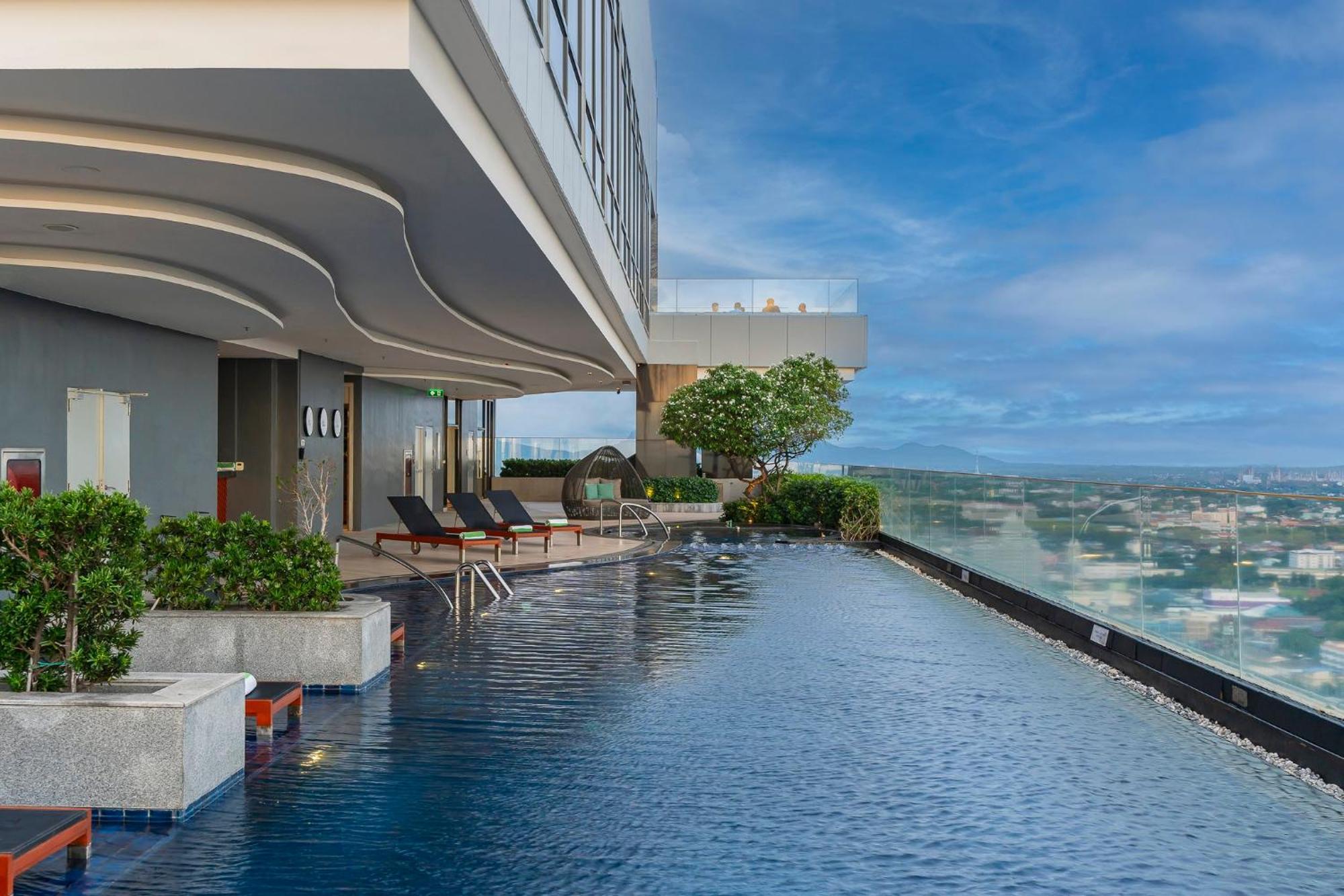 Holiday Inn & Suites Rayong City Centre, An Ihg Hotel Eksteriør billede